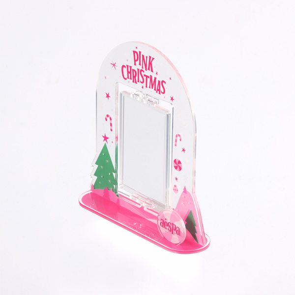 jp.ktown4u.com : aespa - ピンククリスマスアクリルターンスタンドセット