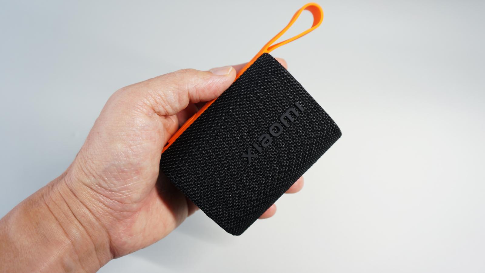 防水、2,000円台、10時間バッテリー。アウトドアにはXiaomiの