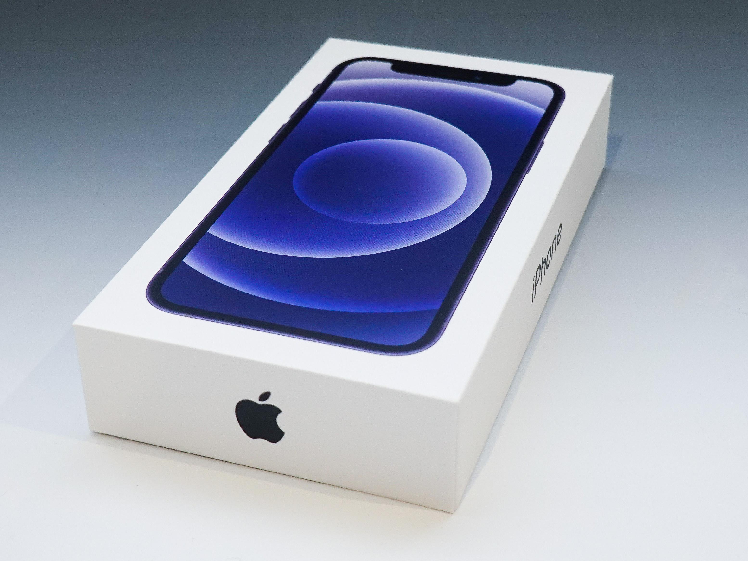 iPhone 12 miniが本命」である理由。触ればわかる【先行実機レビュー