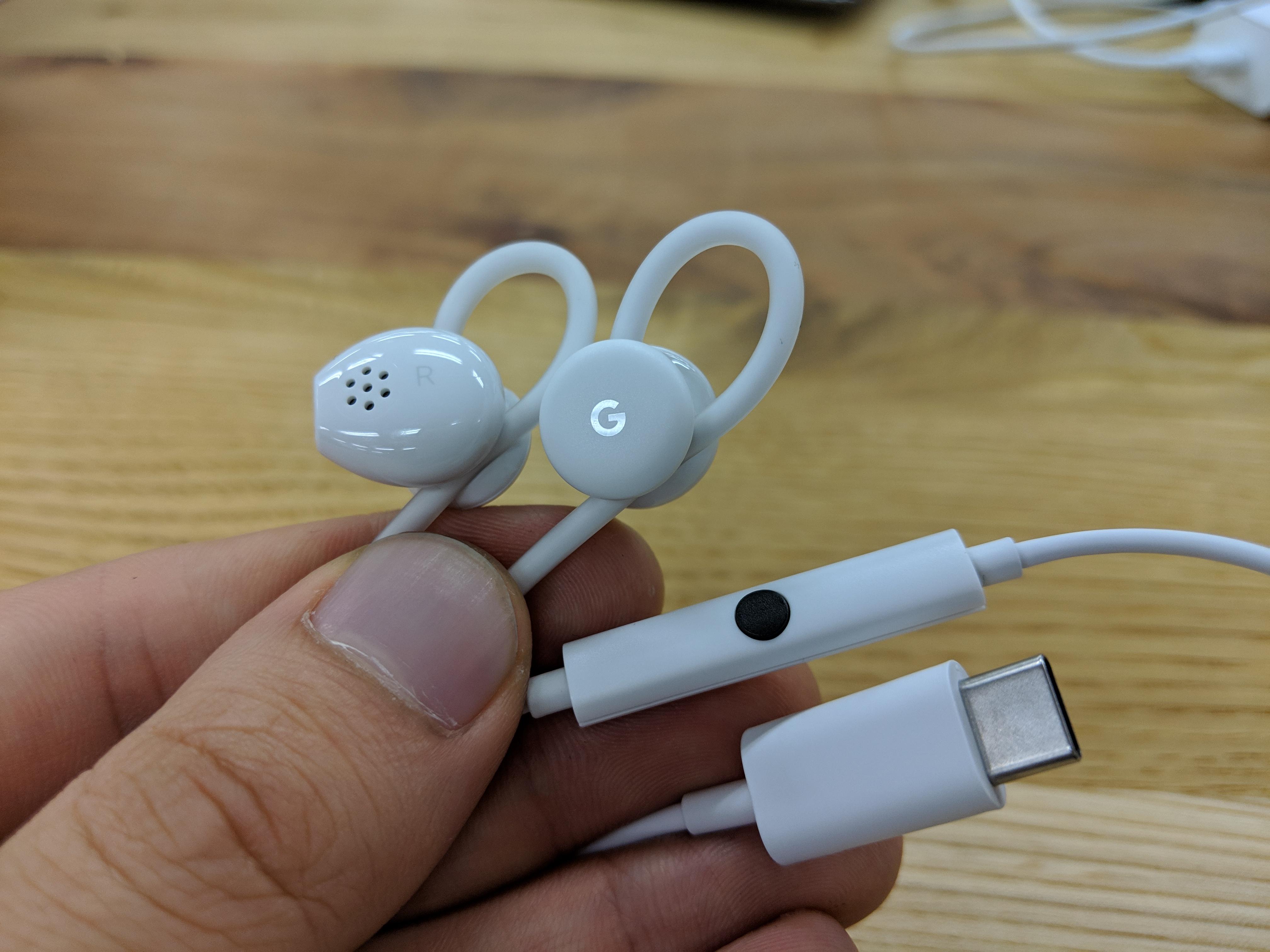 装着感も音もマイルド。Pixel 3付属のヘッドフォンは優しさに包まれ