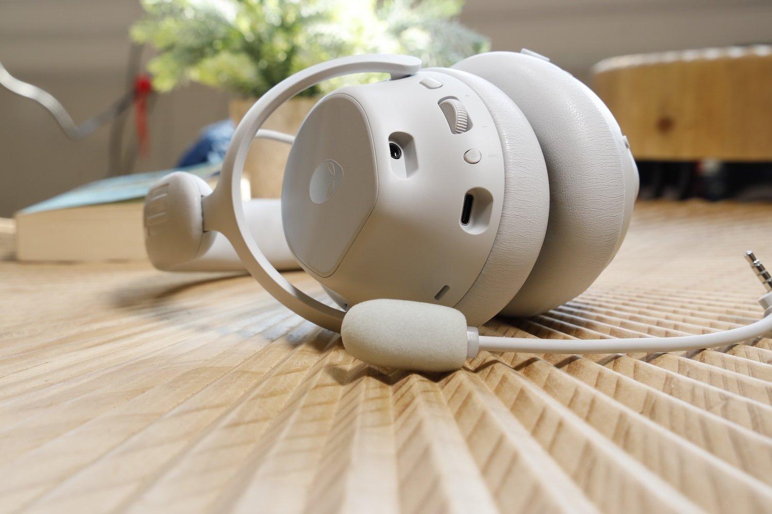 Alienwareの新作ゲーミングヘッドホン、悪くないけど個性も弱め