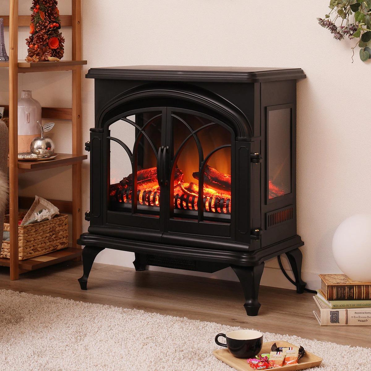 薪と炎が見える。暖炉にそっくりな温風ファンヒーターでリッチな気分に