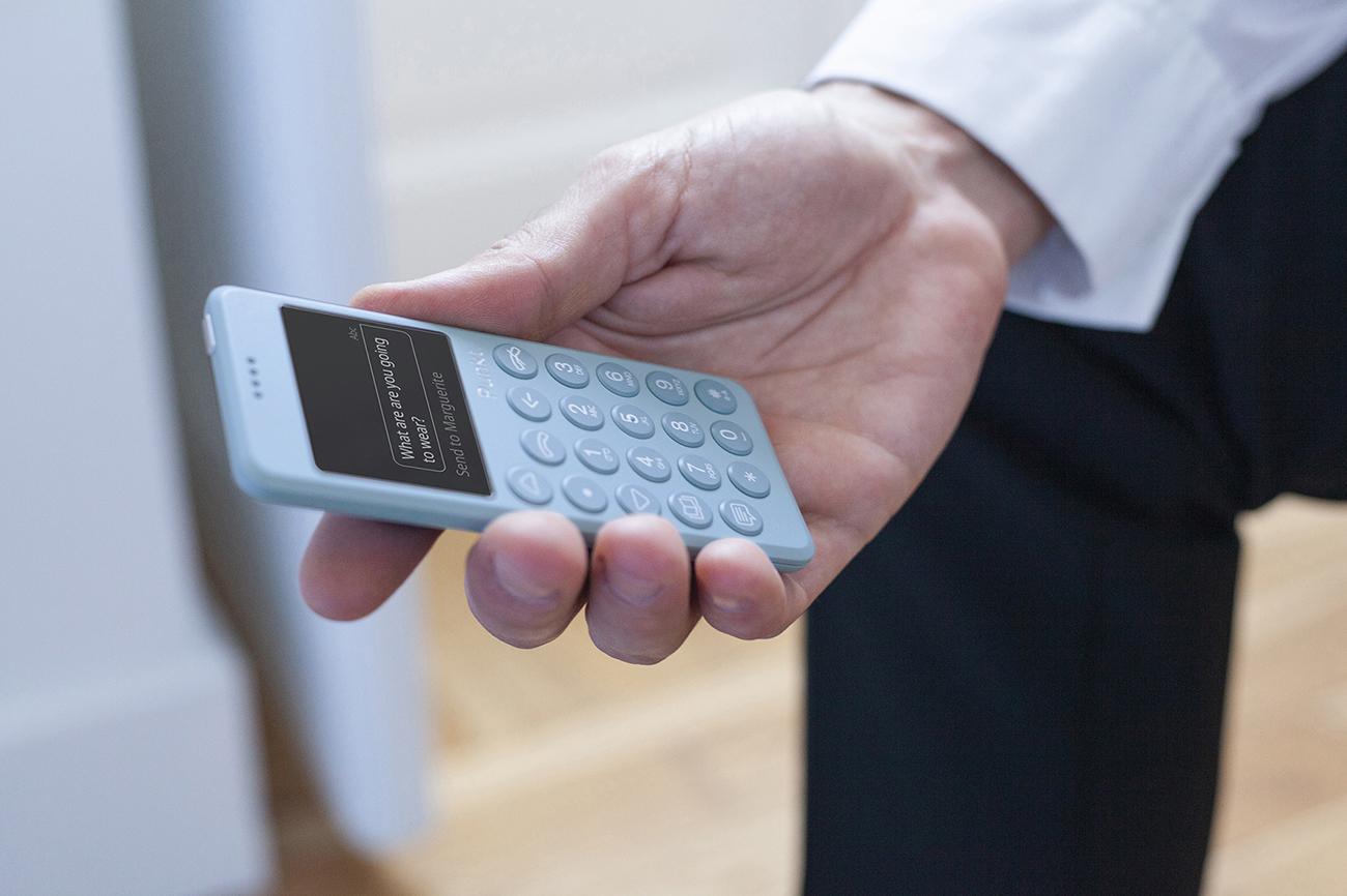 スイス生まれのミニマムケータイ｢Punkt.｣にオシャレでスモーキーな