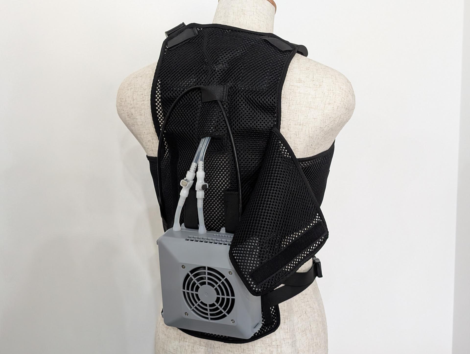 シフトールが約4万円の新型水冷ウェア「ChillerX」を発表。ワークマン