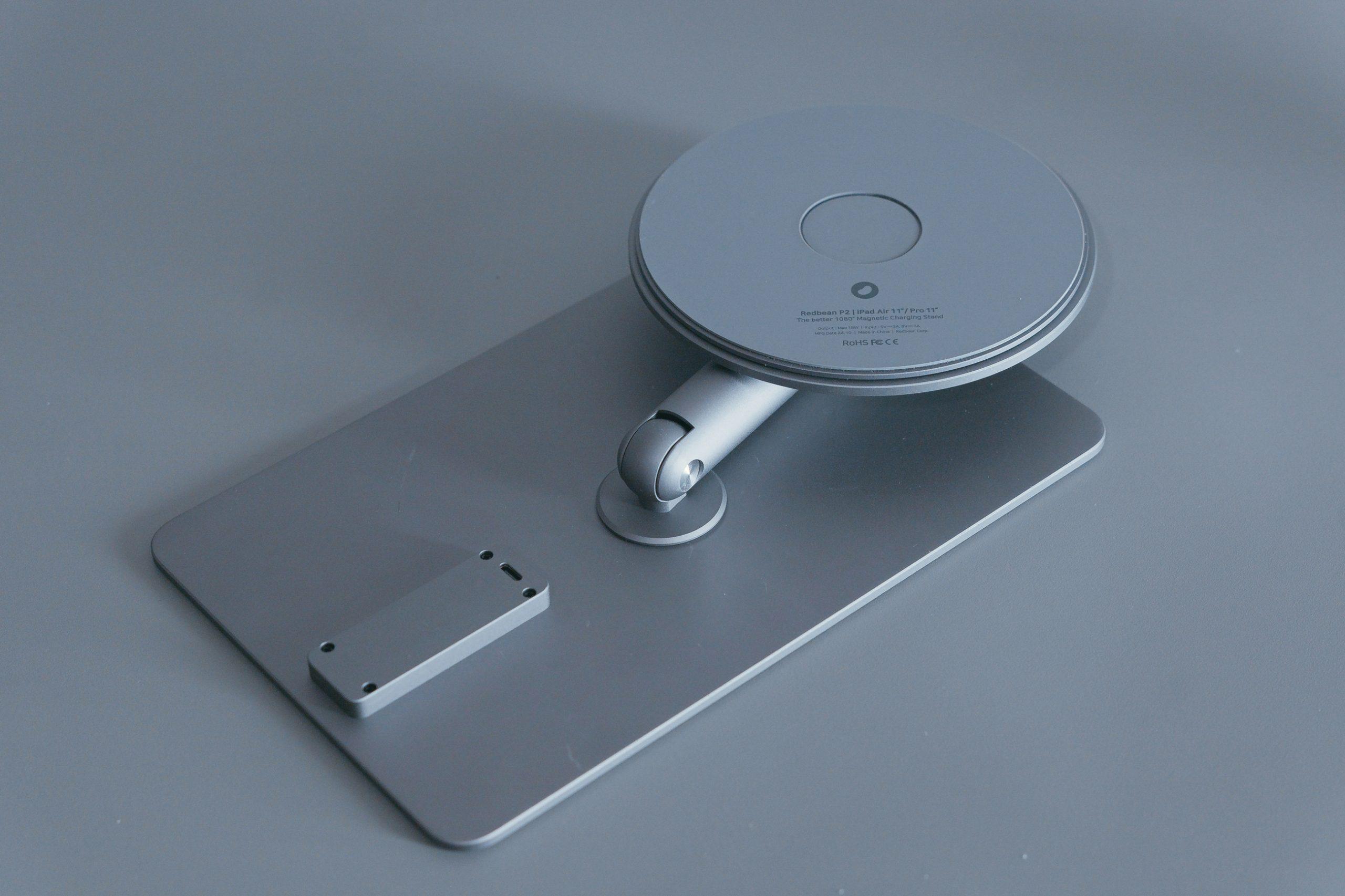 iPadが無線充電できるスタンド、超便利！ 位置調整も自由自在で