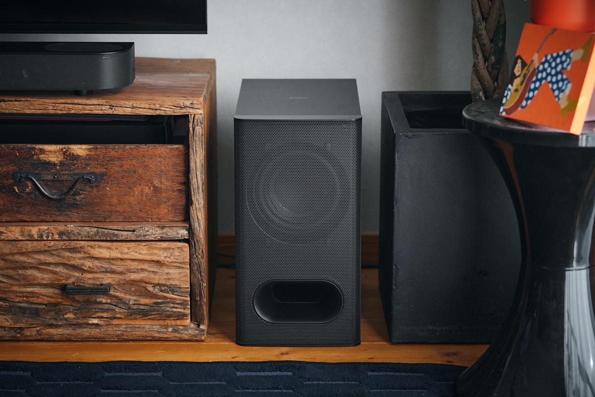 ソニーのサウンドバーはサブウーファー付で6万円台！1セットでリビング