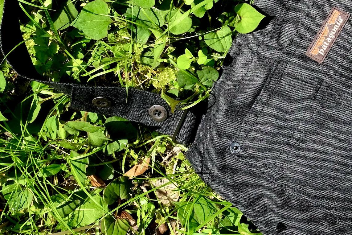 4年間愛用中！ パタゴニアの「ワークエプロン」は、庭遊びやモノ作りに