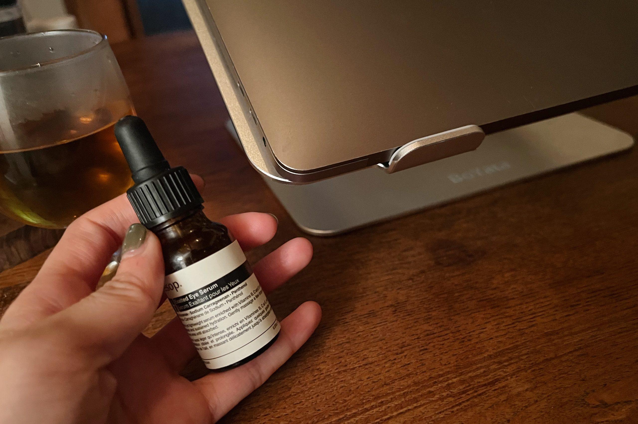 イソップの「アイセラム」で冬の目元ケアはじめました。メイクの上から