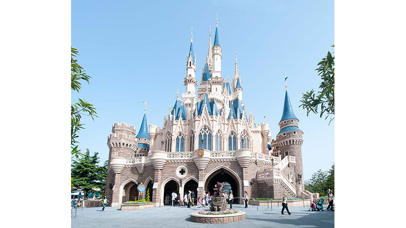 公式】シンデレラが落としたガラスの靴は右足？左足？｜東京ディズニー