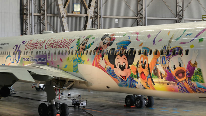 公式】【今日、お披露目！】特別塗装機「JALセレブレーション