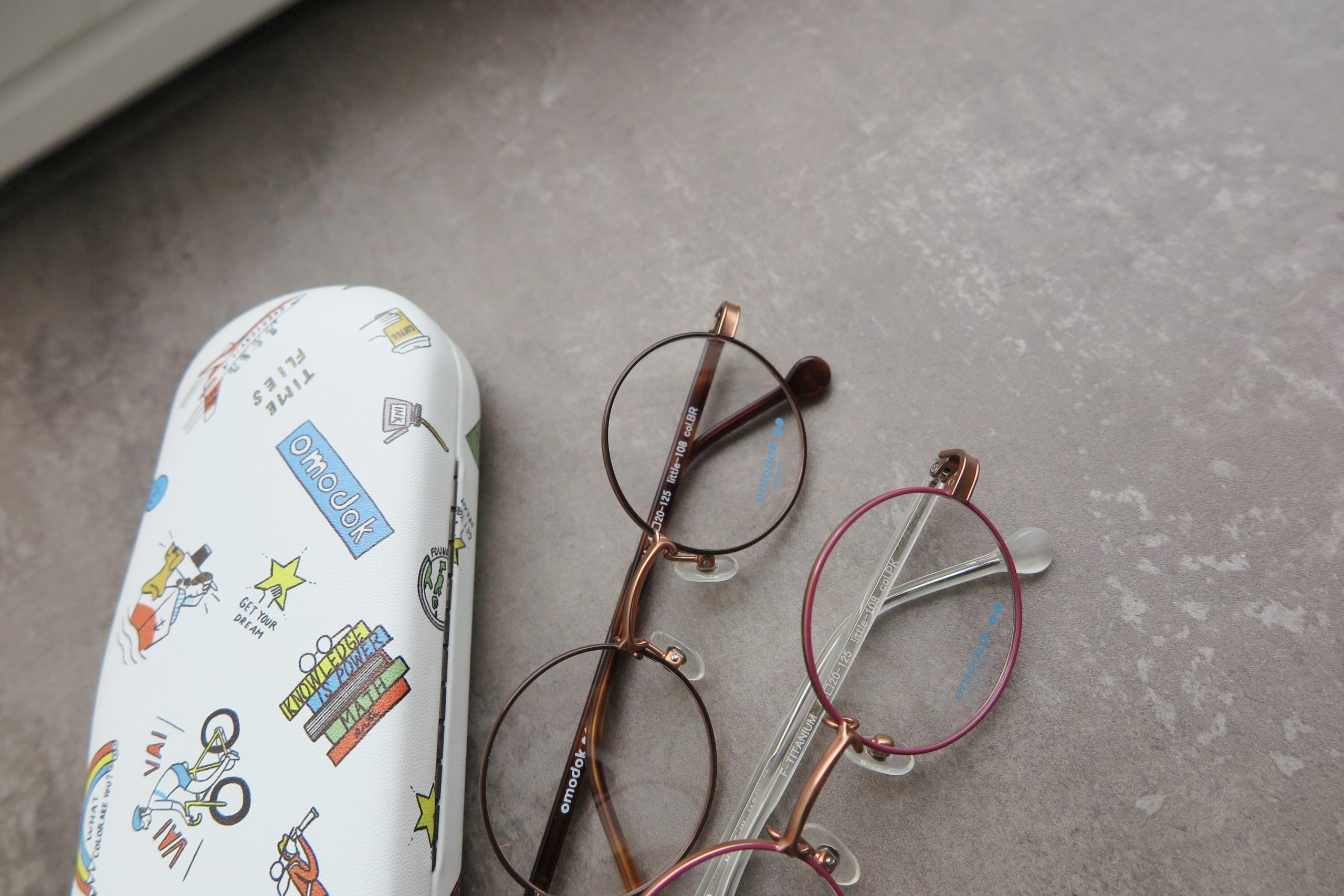 すっきりラウンドシェイプ OMODOK(オモドック) LITTLE-108 - メガネの