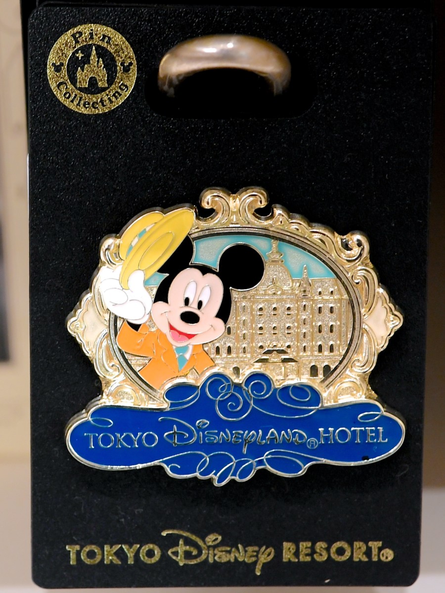 ホテル限定コスチュームのミッキー！ディズニーホテル限定ピンバッジ -