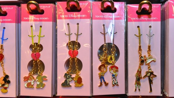 春の新作も！ディズニーペアストラップ、ペアキーチェーン -