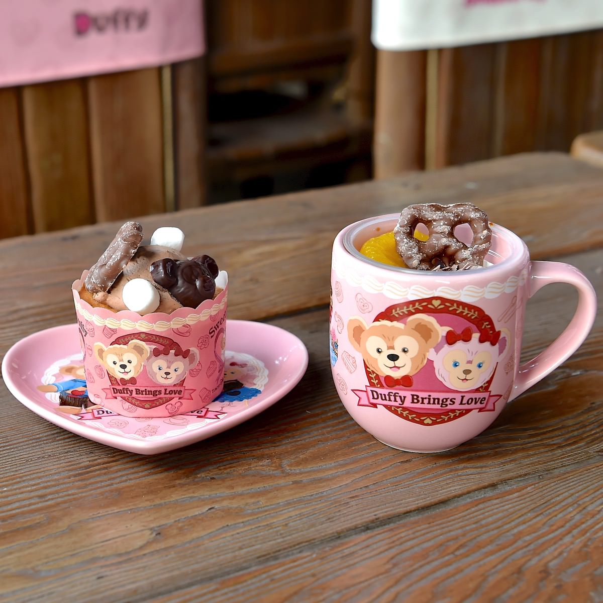ピンクのプレートとカップ☆スウィート・ダッフィー2016スーベニア付き