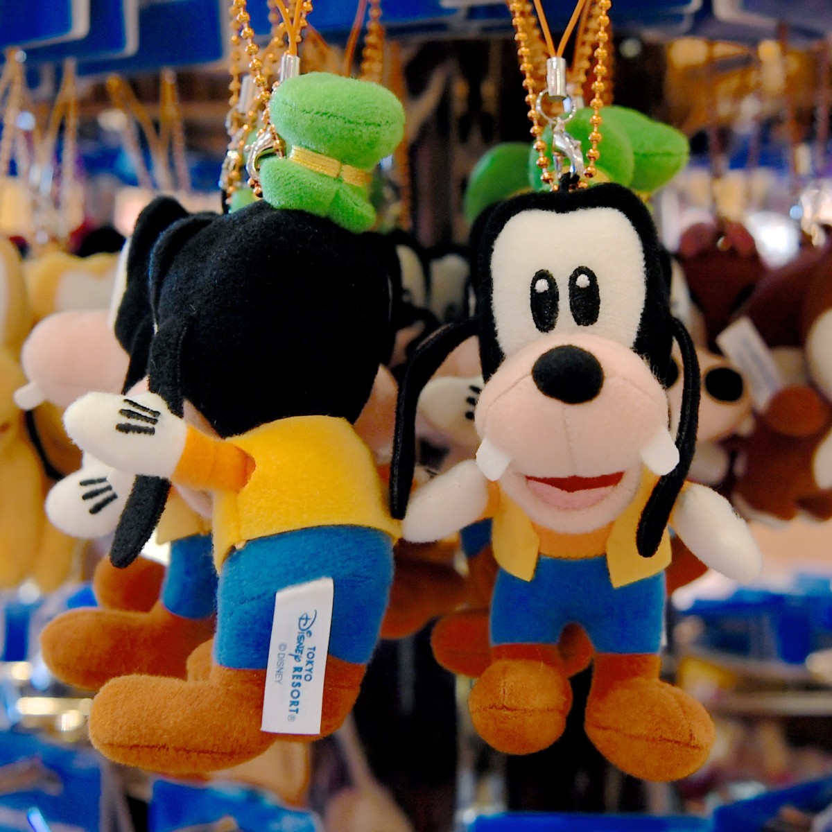 匿名配送/激レア グーフィー ぬいぐるみキーチェーン＋缶バッジ