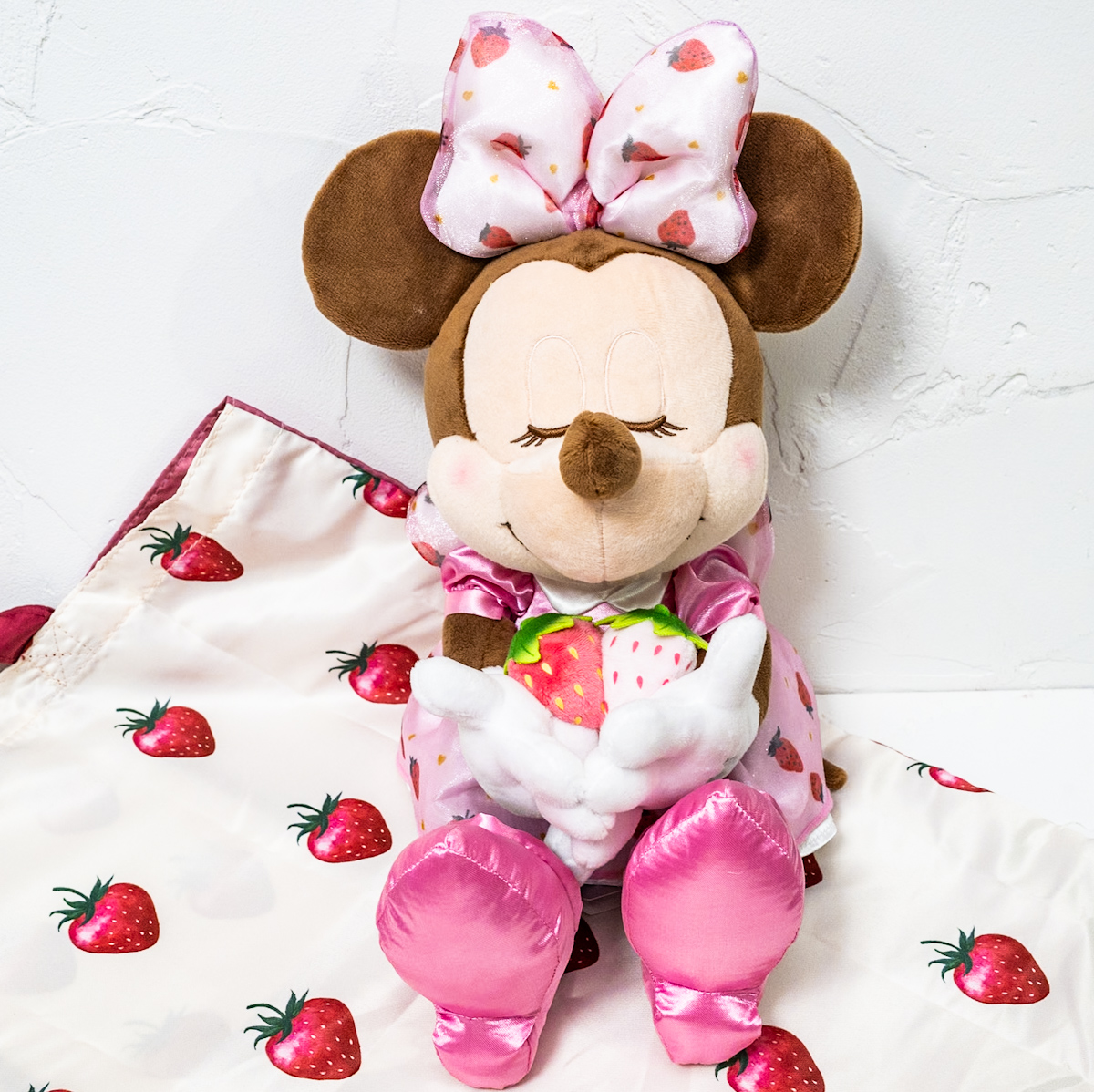 ディズニーストア いちご ストロベリーコレクション ミニー ぬいぐるみ