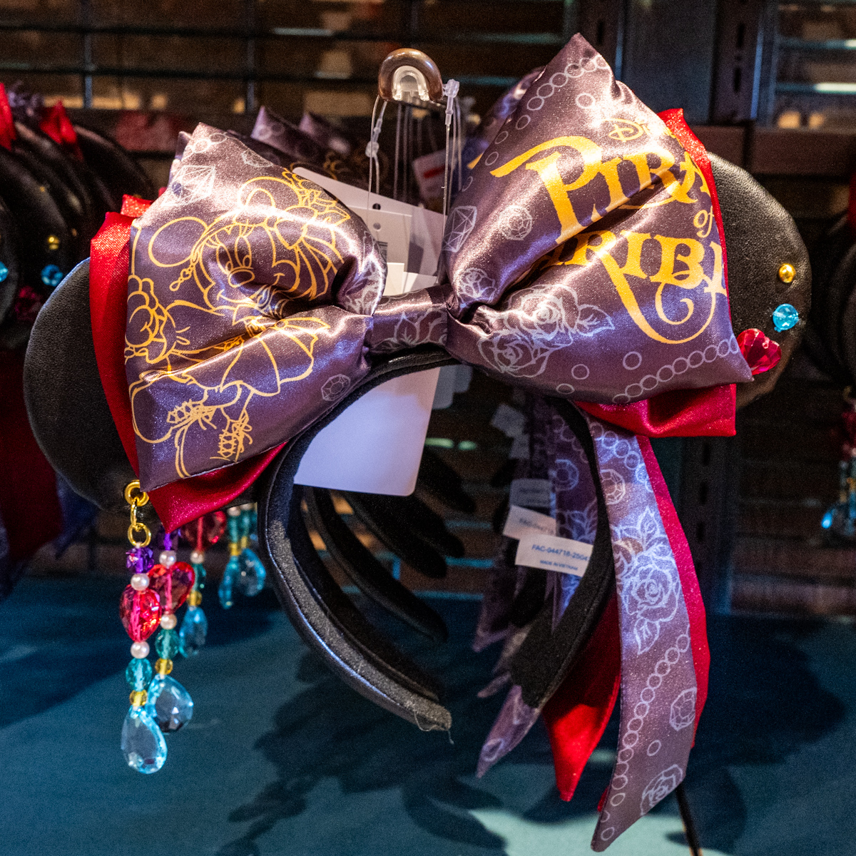 ミニーが仲間入り！東京ディズニーランド「カリブの海賊」グッズ -