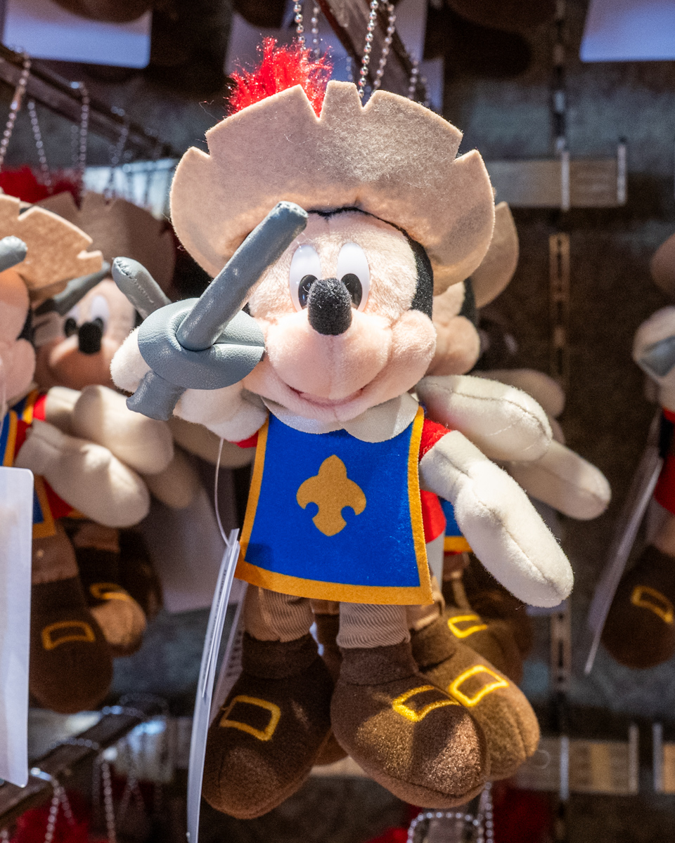 勇ましいぬいぐるみバッジも！東京ディズニーリゾート「ミッキー