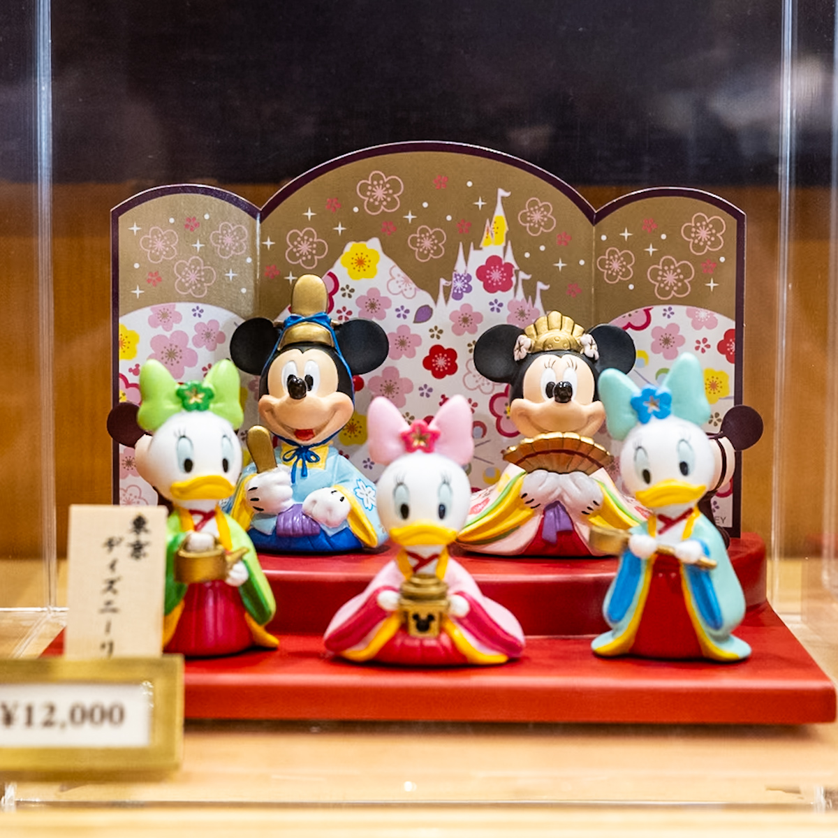 お内裏様、お雛様に扮したミッキーとミニー！東京ディズニーリゾート