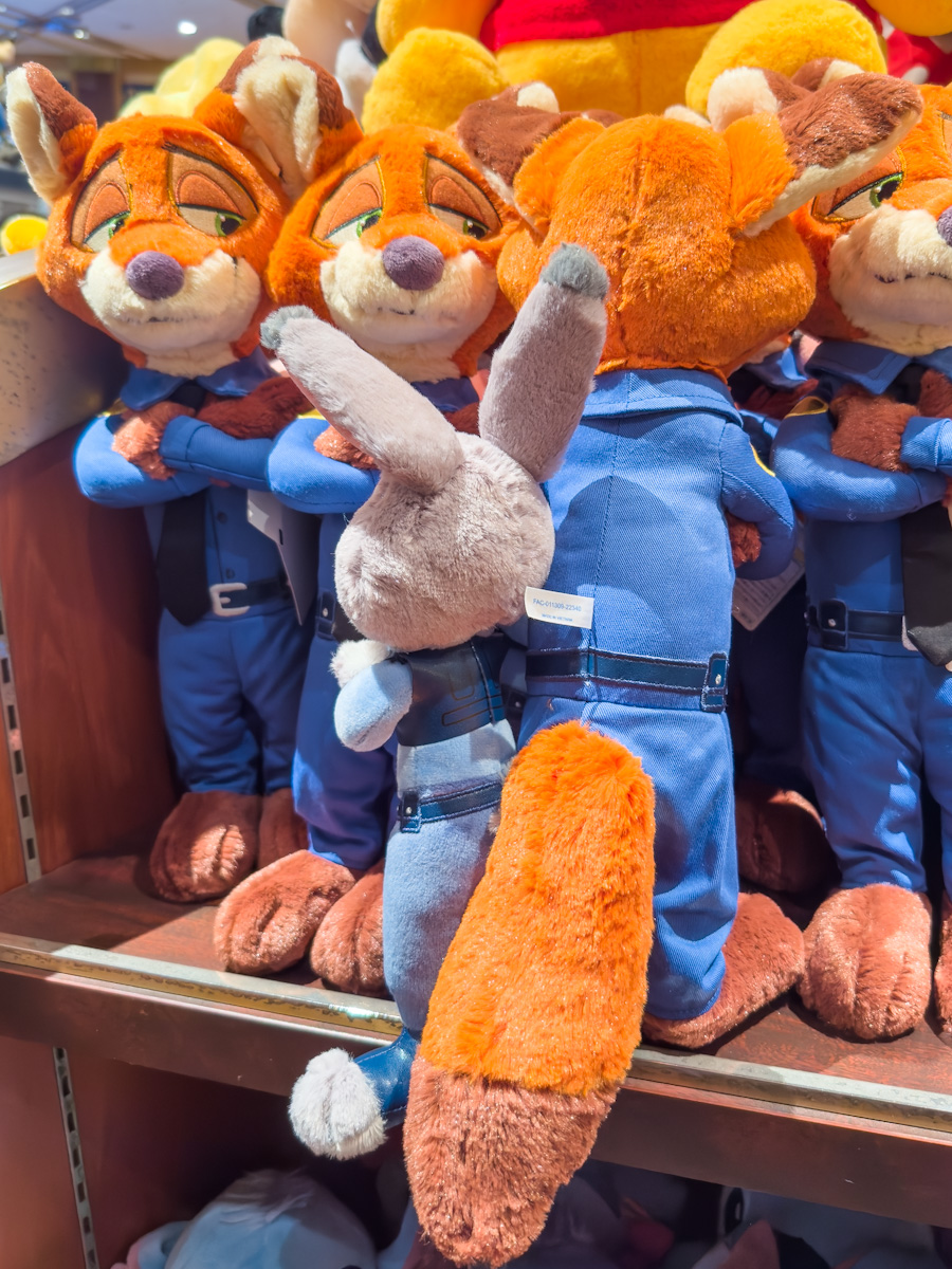 警察官姿のニック＆ジュディ！東京ディズニーランド『ズートピア』ペア