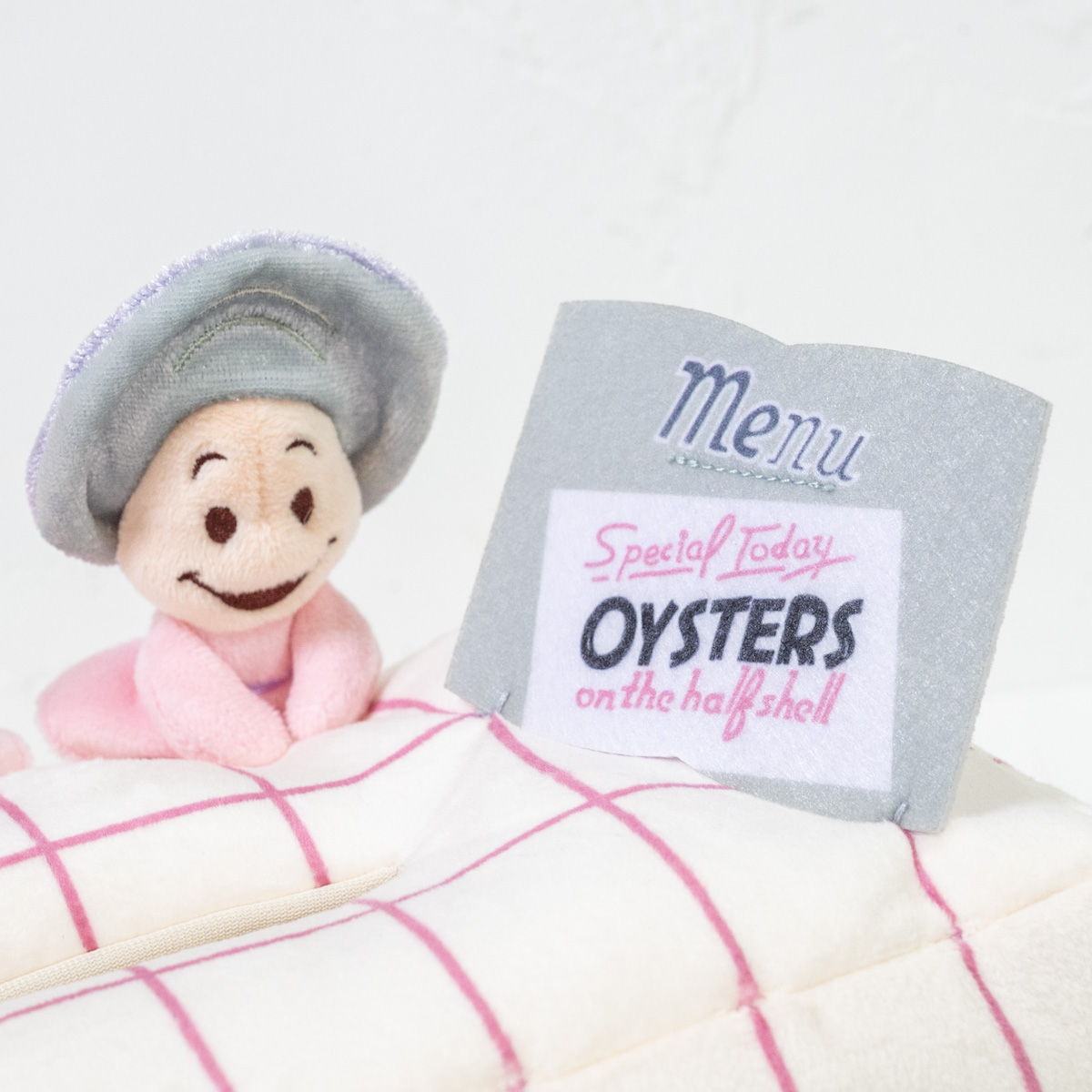 やさしいカラーのヤングオイスター！ディズニーストア『ふしぎの国の