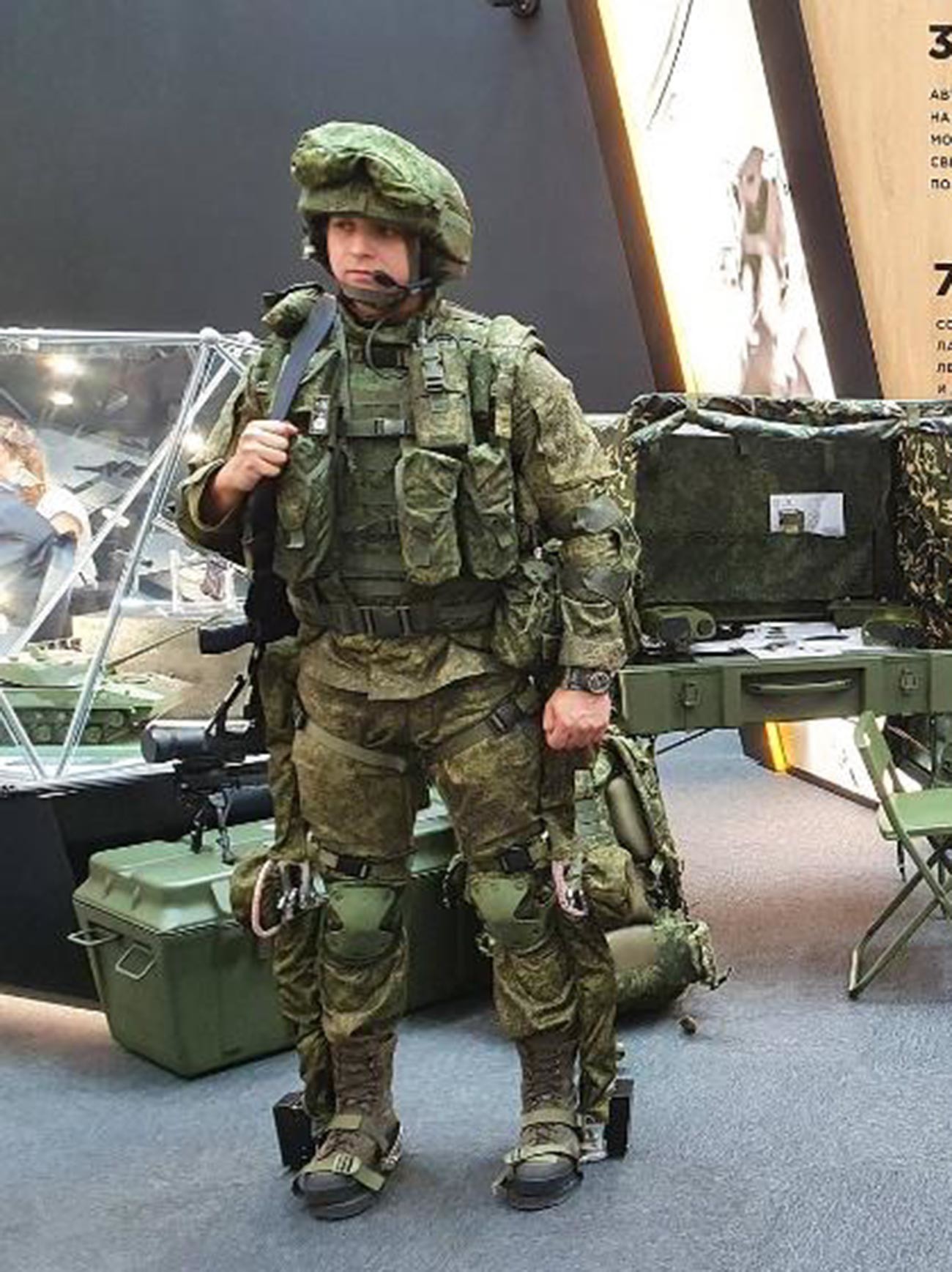 ロシアが軍装ラトニク用の外骨格を公開 - ロシア・ビヨンド