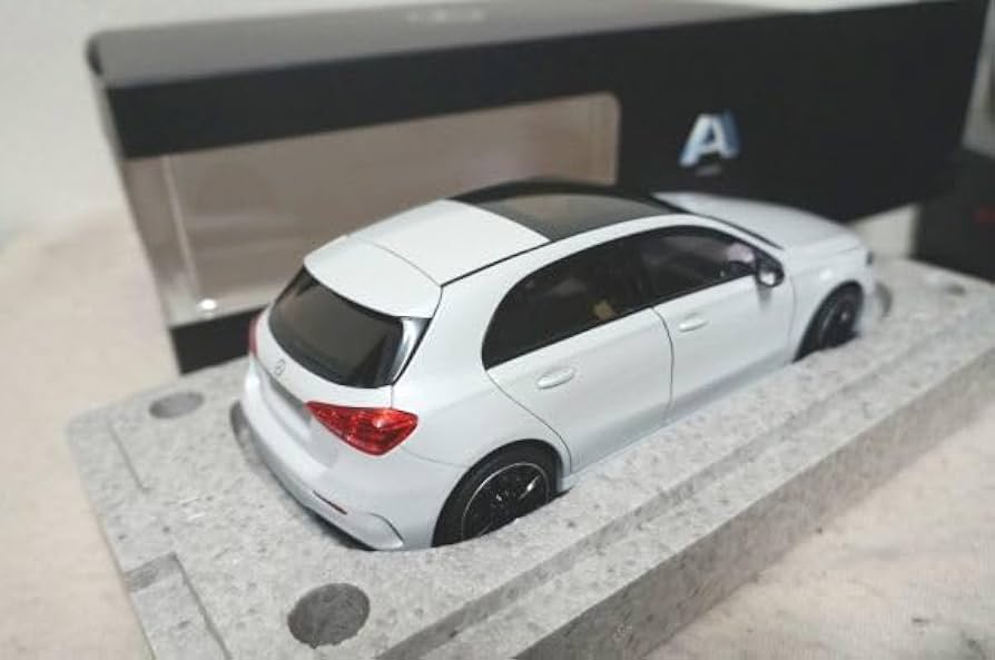 Amazon | メルセデス ベンツ Aクラス W177 1/18 ミニカー 白 ノレブ