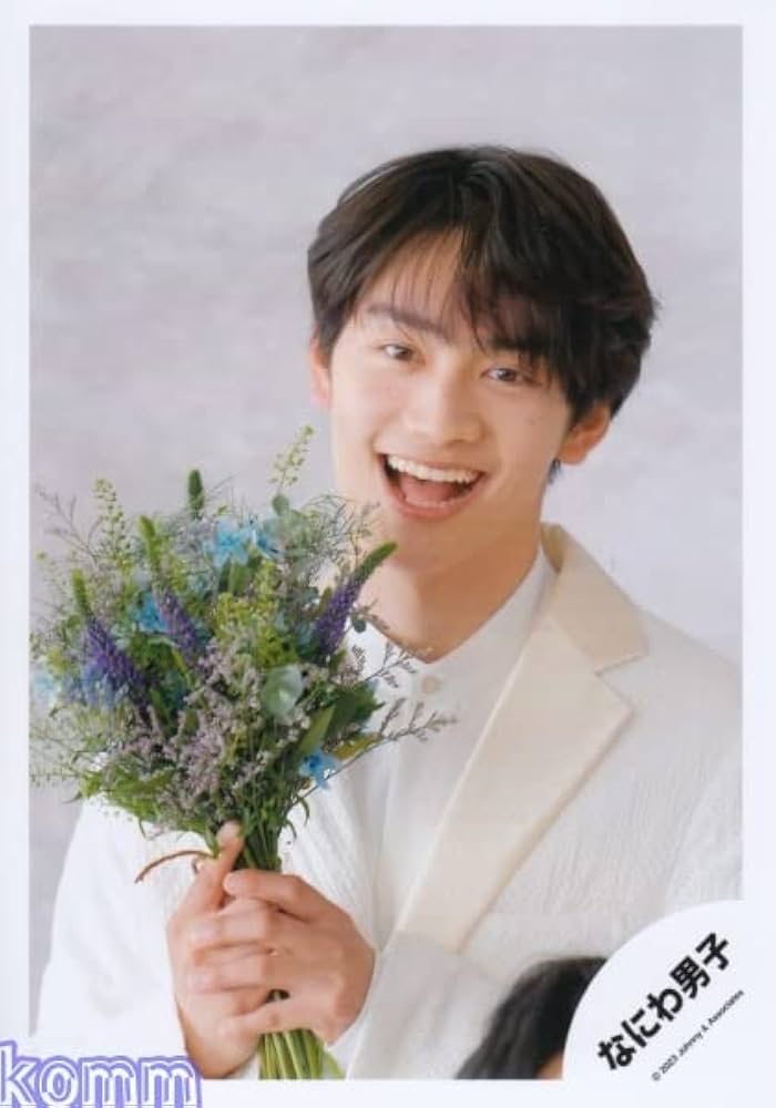 Amazon.co.jp: なにわ男子 公式 生 写真（藤原丈一郎）J01762 : おもちゃ