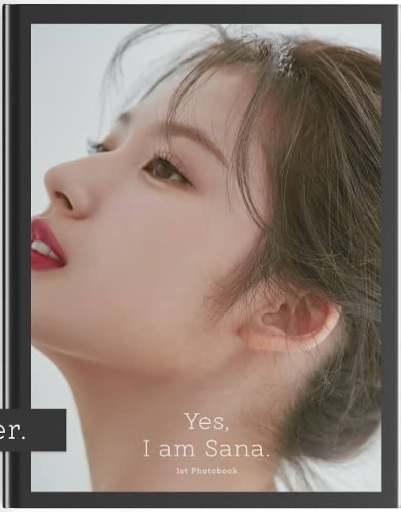 Amazon.co.jp: TWICEのサナ 1ST PHOTOBOOK [Yes, I am Sana.] (Black