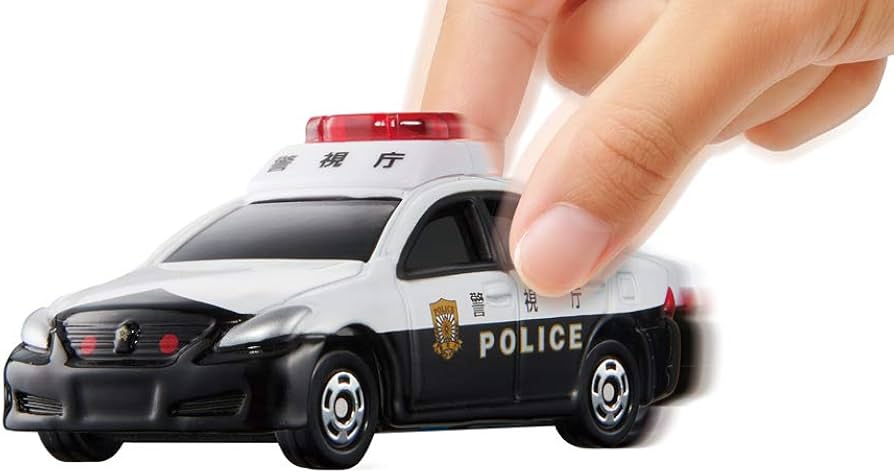 Amazon | トミカ4D 05 トヨタ クラウン パトロールカー | ミニカー