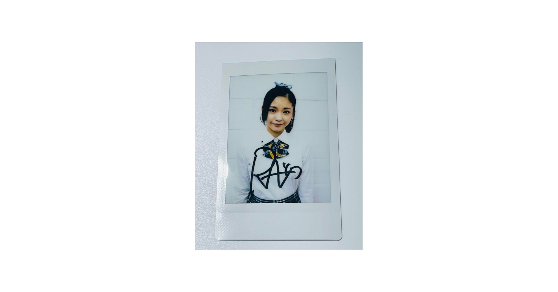 Amazon.co.jp: ME：I ミーアイ 石井蘭 直筆サイン入りチェキ : おもちゃ