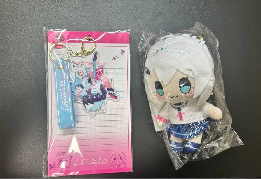 Amazon.co.jp: 白上フブキ 『LETTER彡』グッズ キーホルダー : おもちゃ