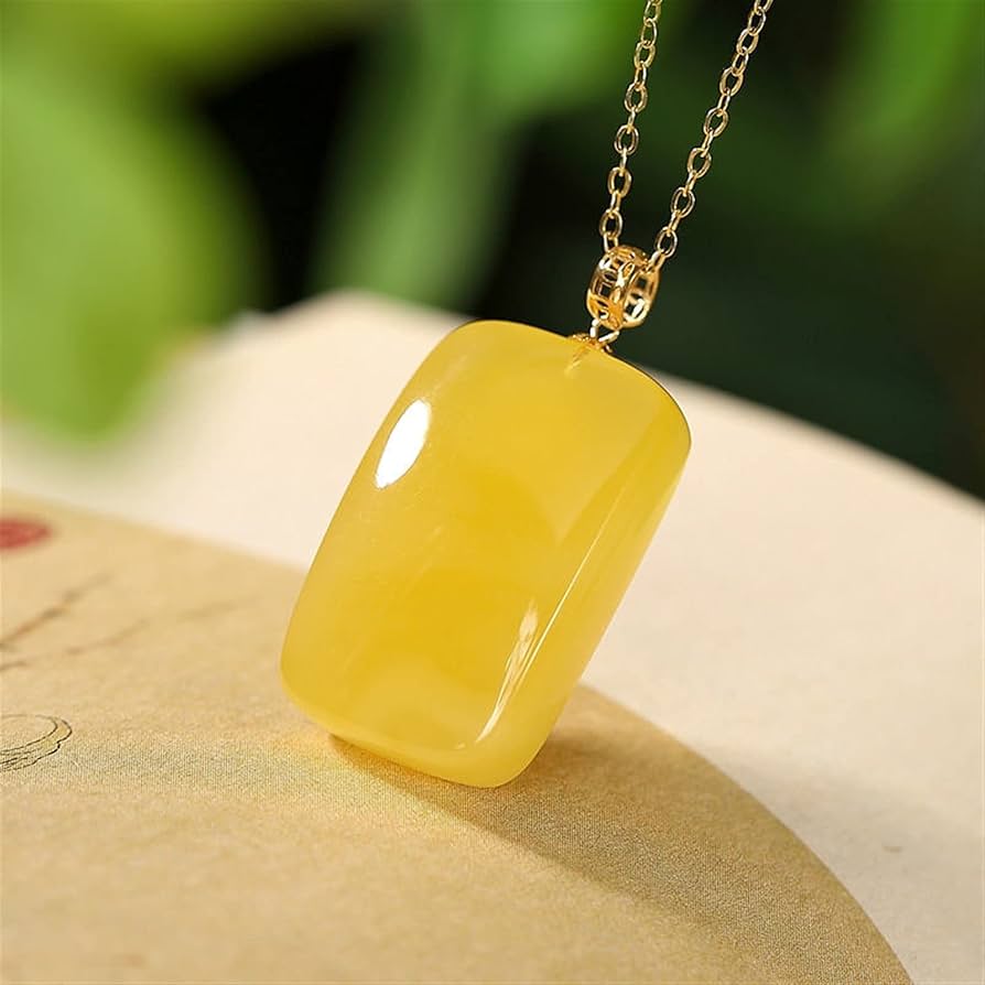 Amazon.co.jp: 天然翡翠ペンダントネックレス彫刻幸運のお守り、天然