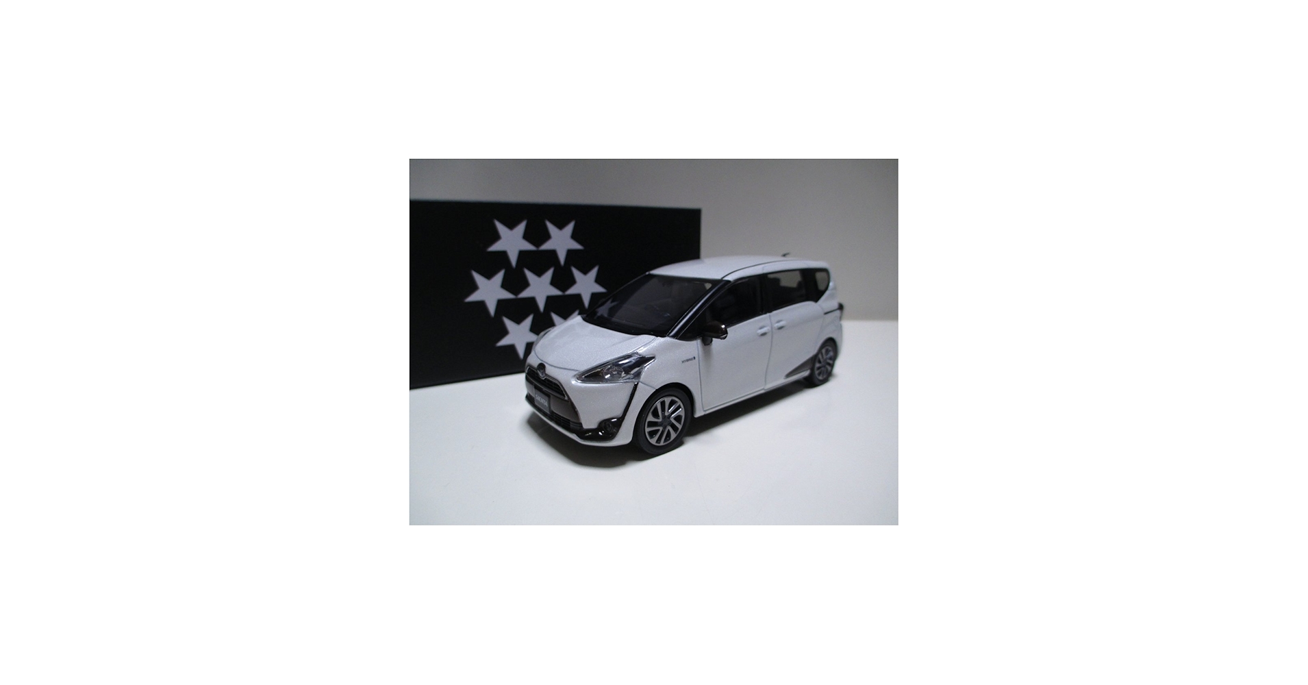 Amazon.co.jp: 1/30 トヨタ 新型シエンタ Sienta 非売品 カラー