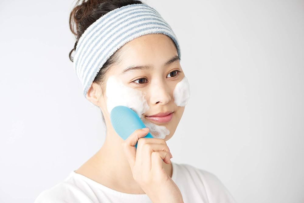 お肌つるつる 電動シリコン洗顔ブラシBOOK (バラエティ) | 出口 アヤ