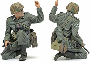 Amazon.com: Tamiya 35382 1:35 Fig-Set Dt. Infantry 1943-45 (5