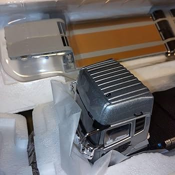 UDトラックスクオン クオン中底床重量物運搬トレーラーセット 1/43