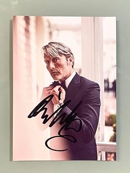 マッツ・ミケルセン直筆サイン入り2Lサイズ写真… Amazon.co.jp: マッツ