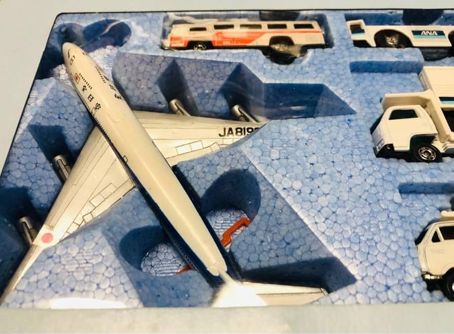 Amazon.co.jp: ミニカー トミカ新空港セット スーパージャンボ 全日空