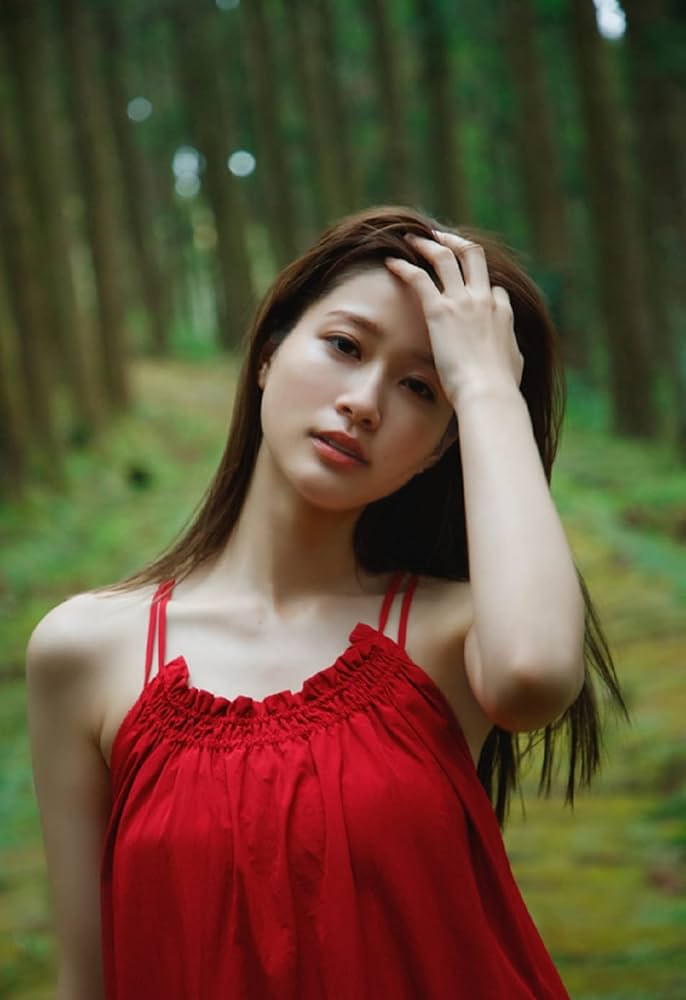 Amazon.co.jp: 生見愛瑠1st写真集 はじまり。 : 生見 愛瑠: 本