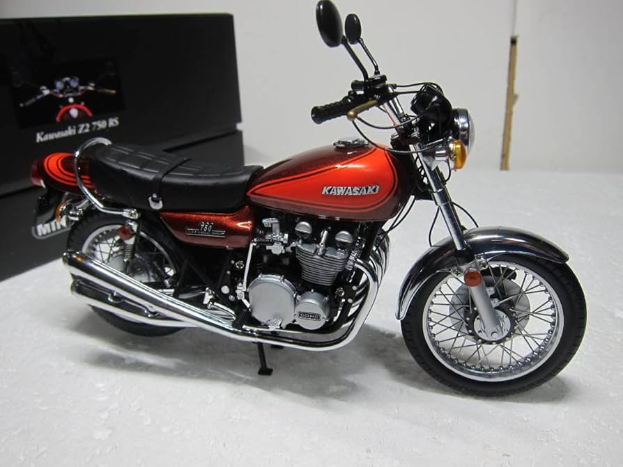 Amazon | 1/12 ミニチャンプス カワサキ Z2 750 RS キャンディブラウン