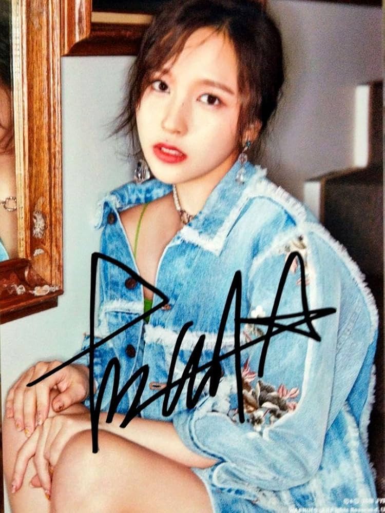 Amazon.co.jp: ミナ直筆サイン入り2Lサイズ写真…MINA…TWICE… : おもちゃ
