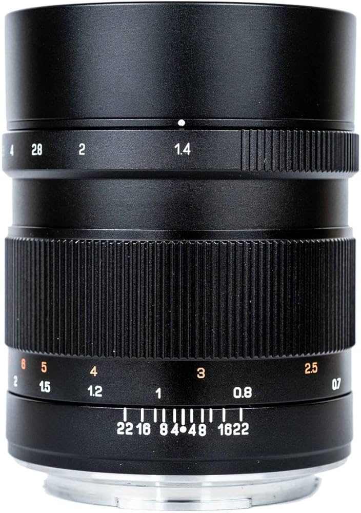 Amazon.co.jp: Mitakon Zhongyi Speedmaster 65mm f/1.4 レンズ 富士
