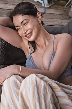 Amazon.co.jp: 長谷川京子写真集 『Just as a flower』 : 長谷川 京子