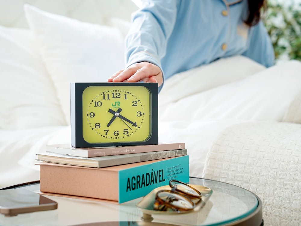 Amazon.co.jp: JR東日本 みどりの駅時計BOOK【6月末重版（3刷