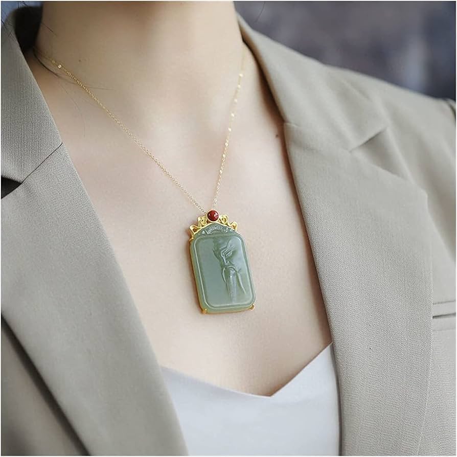 Amazon.co.jp: 天然翡翠ペンダントネックレス彫刻幸運のお守り、新しい