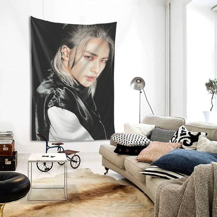 Amazon.co.jp: Stray Kids Hyunjin ヒョンジン(16) タペストリー 北欧