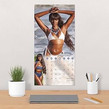 Amazon.co.jp: 2024年スポーツイラスト水着壁掛けカレンダー : Trends