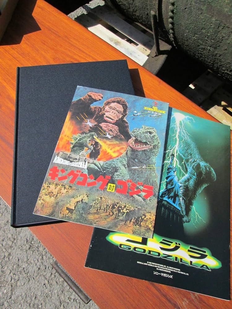 Amazon.co.jp: ゴジラ・クロニクル : 本