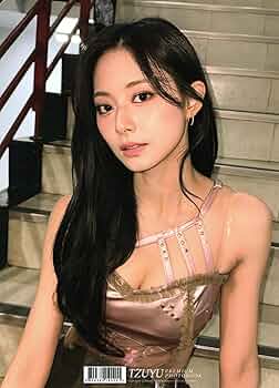 Amazon.co.jp: TWICE トゥワイス TZUYU ツウィ グッズ 写真集 Premium